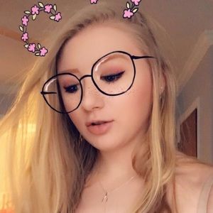 Meet your Posher, Caitlin